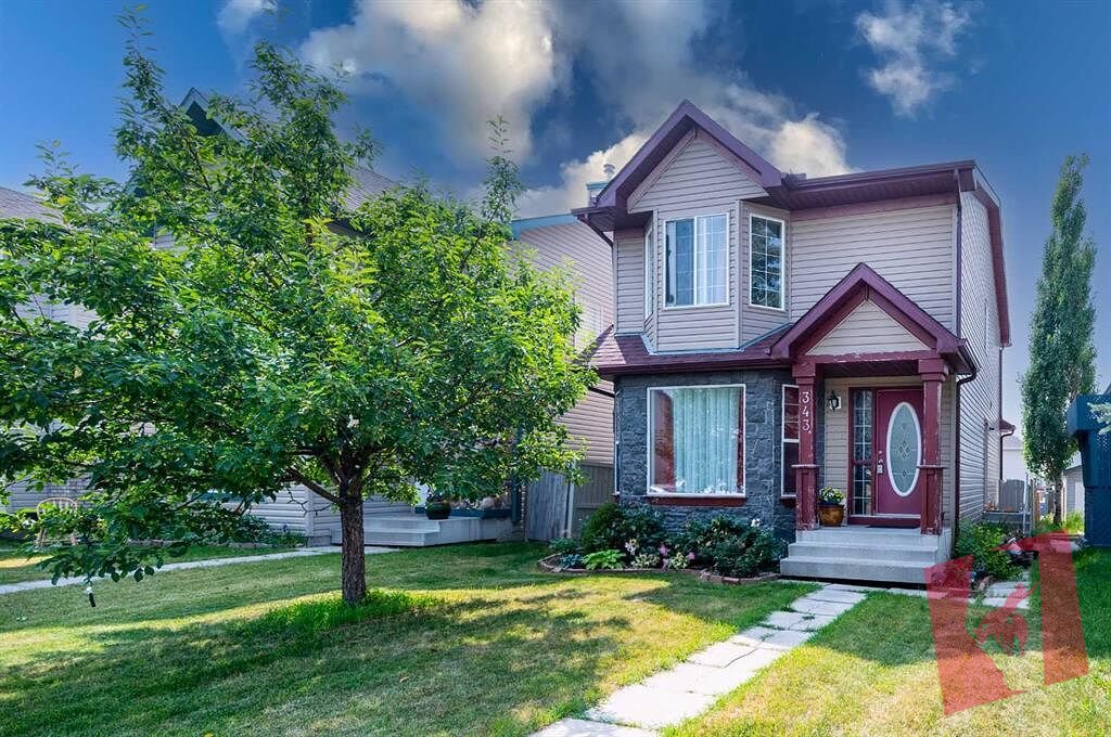 3 Bed | 2.5 Bath Detached Home with Fenced Yard
