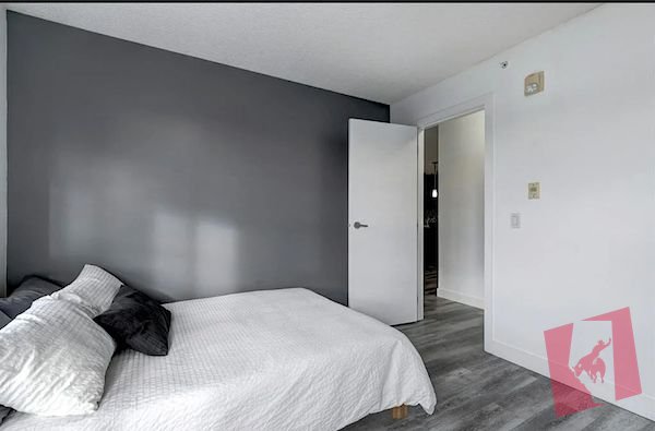 2+den bed and 2 full bath condo unit photo 3