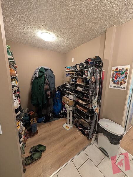 This 2 bedroom, 2 bathroom unit offers comfortable modern living in a convenient photo 3