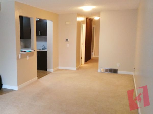 Varsity 2 bedroom townhouse near bentwood station and UofC