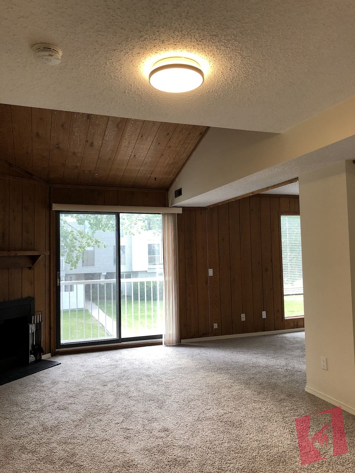 Bright 2 bedroom townhome steps from university photo 2