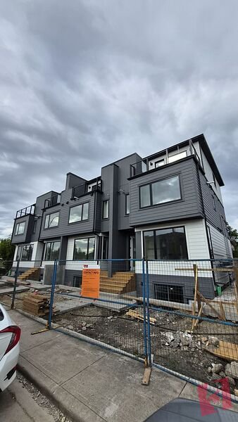 Brand new private entrance, high-end modern features, and functional space photo 2
