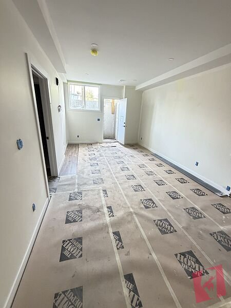 Brand new private entrance, high-end modern features, and functional space photo 3