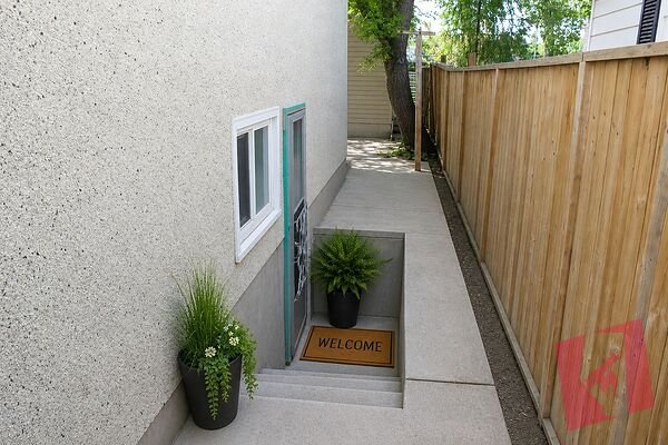 Renovated 2 Bedroom Suite | Private Entrance | In-Suite Laundry | NW Calgary photo 2