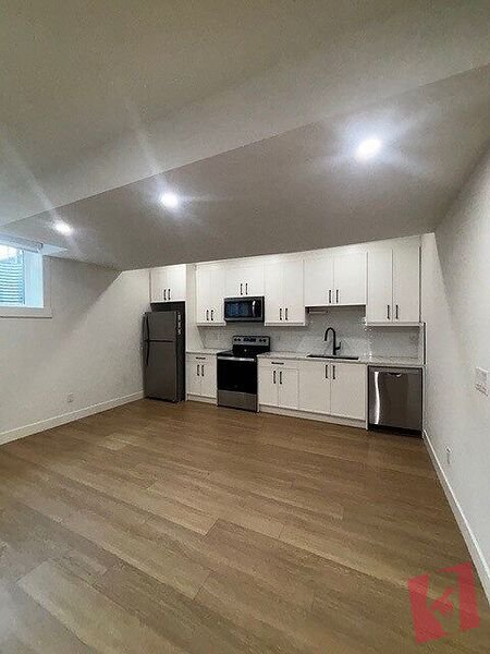 Modern 1-Bedroom Legal Suite in Desirable Highland Park – All Utilities Included
