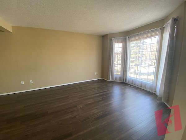 3 BEDROOM, 2.5 BATH HOUSE WITH DOUBLE GARAGE - RIVERBEND S.E. photo 2
