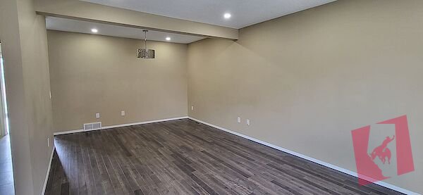 3 BEDROOM, 2.5 BATH HOUSE WITH DOUBLE GARAGE - RIVERBEND S.E. photo 3