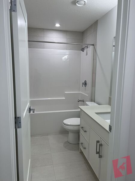 Modern Brand New 2 Bed 1 Bath Apartment SETON photo 2