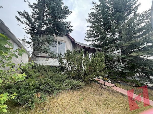 Pet-Friendly Arbour Lake Home | 4 Beds, Lake Access & Mins to C-Train!