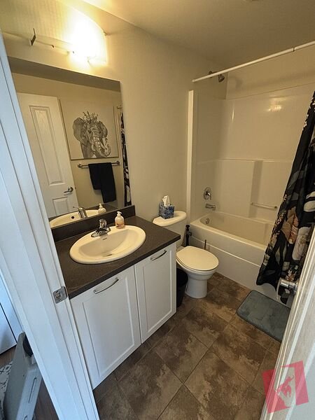 Fully furnished Studio suite- very close to the UofC, SAIT and transit photo 2