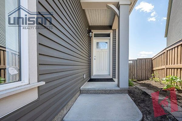 Spacious 3-Bedroom Home with 3.5 Bathrooms in Auburn Bay photo 2