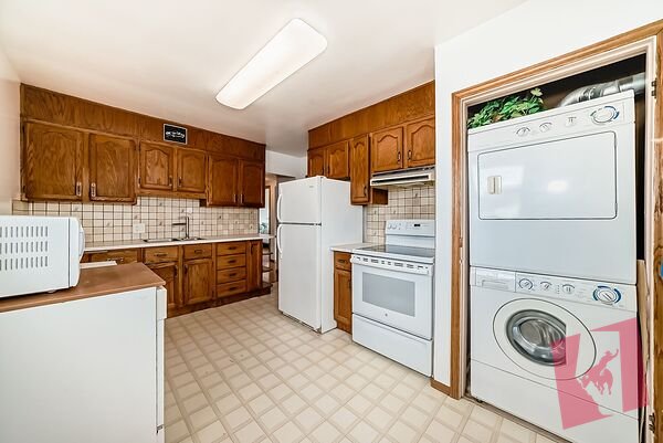 Main Floor Suite | 2 BED 1 BATH 1 GARAGE | Inner-City Living in Highland Park photo 3