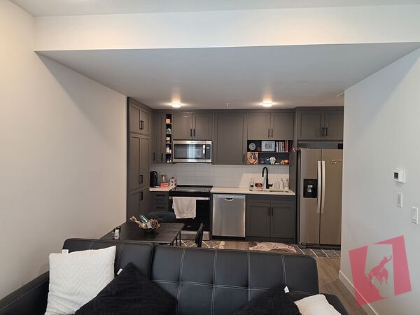 Stylish 1-Bedroom Condo | University District | Gym & Concierge