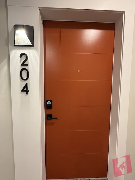 Modern 1 Bed | Walk-In Closet | Deck + BBQ Hookup |