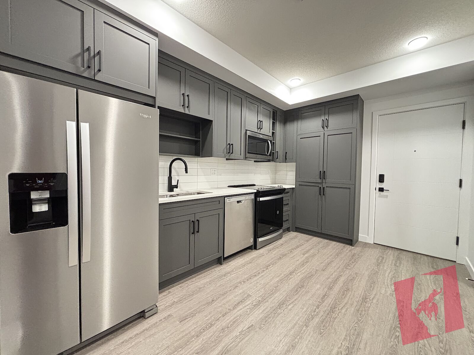 Modern 1 Bed / 1 Bath with A/C, Heated Parking & Storage – Pet Friendly! photo 2