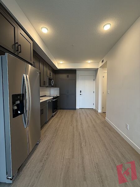 Modern 1 Bed / 1 Bath with A/C, Heated Parking & Storage – Pet Friendly! photo 3
