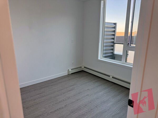 Top Floor 2 Bed + 2 Bath Condo in University District! (IP136) photo 3