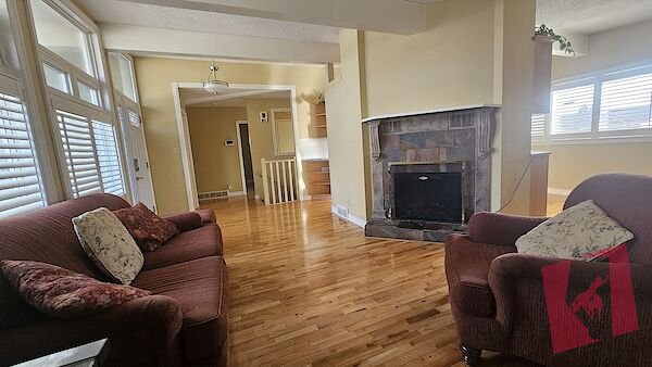 Spacious 3+1 bedroom home photo 3