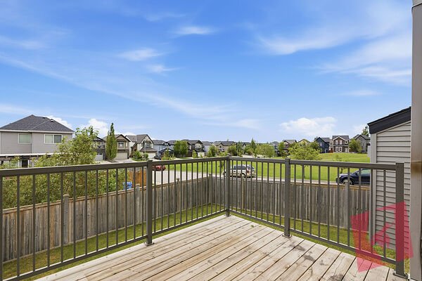 Well kept House * 2800 sf Developed area* Walk out Basement, Next to park photo 3