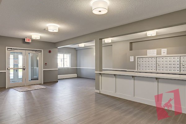 2 Bedroom and Den with 2 full bathrooms photo 3