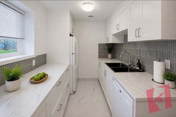Luxury Turn-Key Executive Suite | Fully Renovated | 1100 Sq Ft | Utilities Incl. photo 3