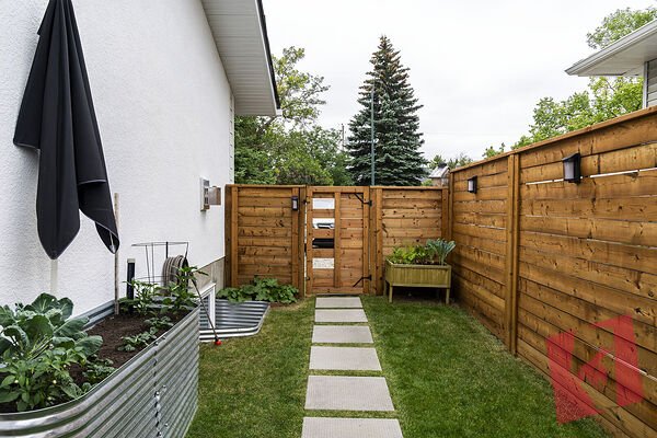 Garden suite - private yard, dedicated driveway, all utilities included photo 3