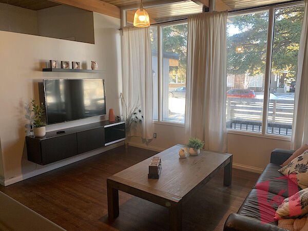3 bedrooms unit by Brentwood Ctrain and University photo 2