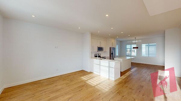 402 - 669 Savanna Boulevard Northeast photo 2