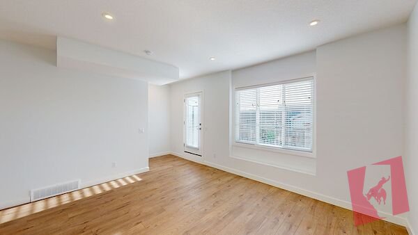 402 - 669 Savanna Boulevard Northeast photo 3