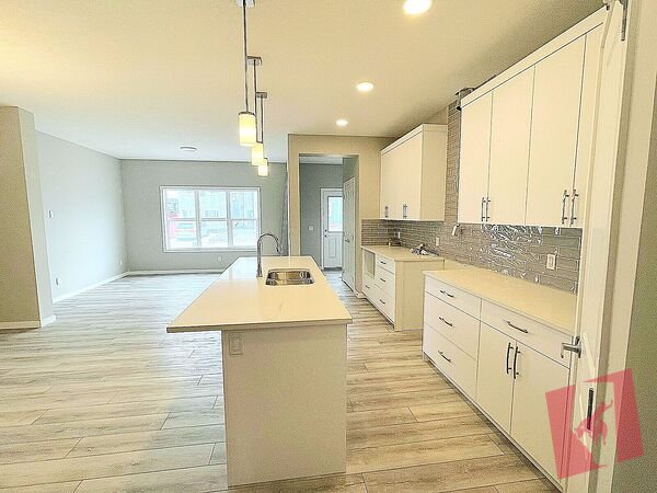 MAINFLOOR 4 ROOMS 3 FULL BATHROOMS photo 3