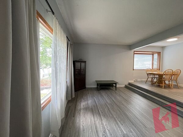 Brentwood beauty bungalow Main floor photo 3