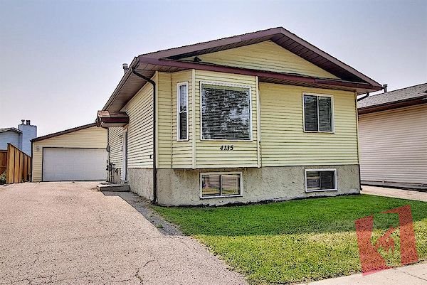 NEWLY RENOVATED 4 BEDROOM BUNGALOW WITH OVERSIZED DOUBLE GARAGE - ALL APPLIANCES