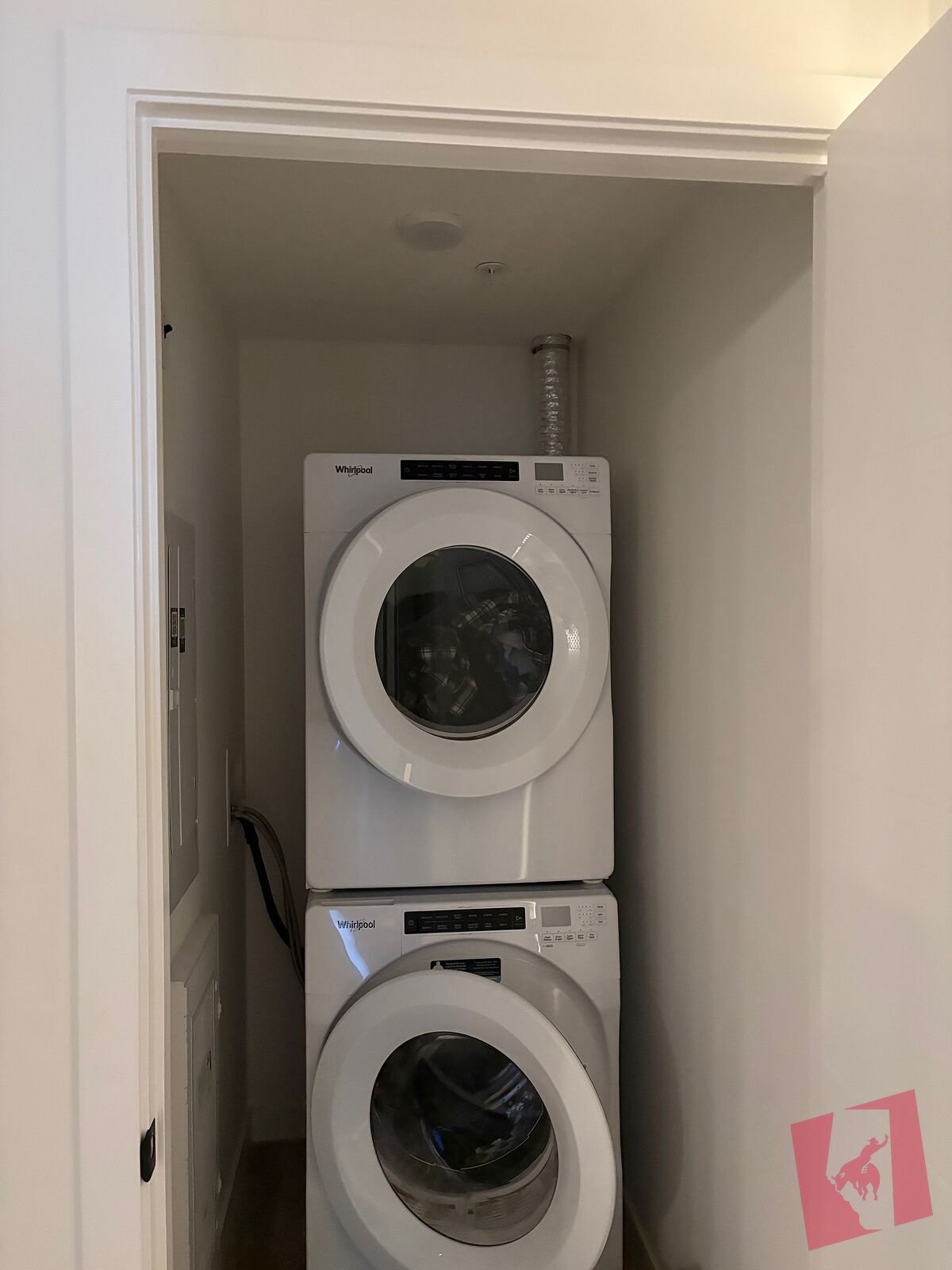 Luxury 2 Bed + Den Condo for Rent in University District — August Building