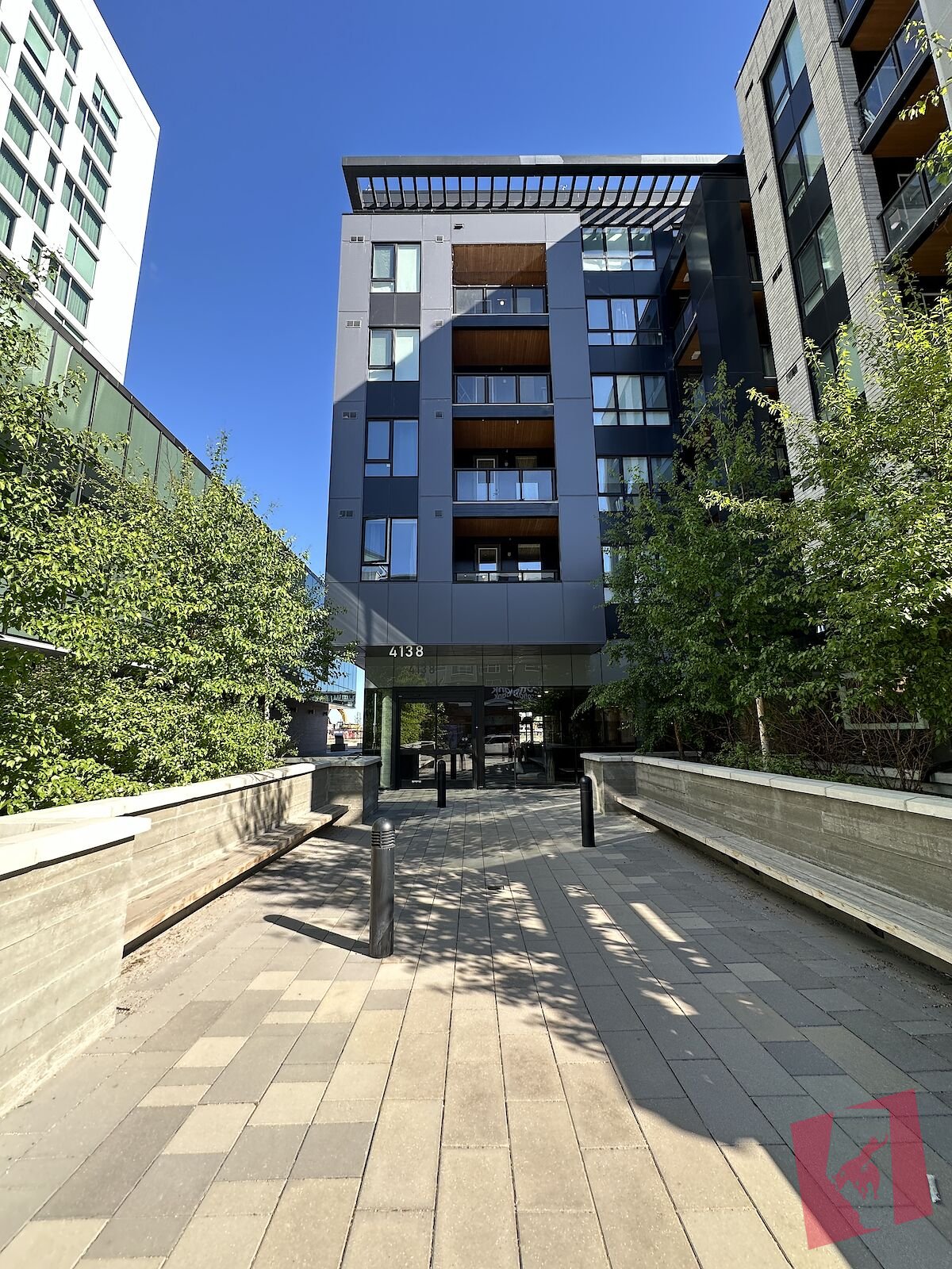 Charming 1 bedroom unit in University District_Parking & Locker included photo 2