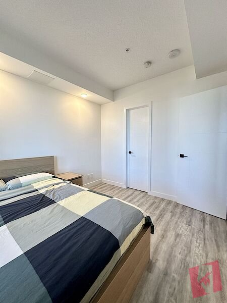 Charming 1 bedroom unit in University District_Parking & Locker included photo 3