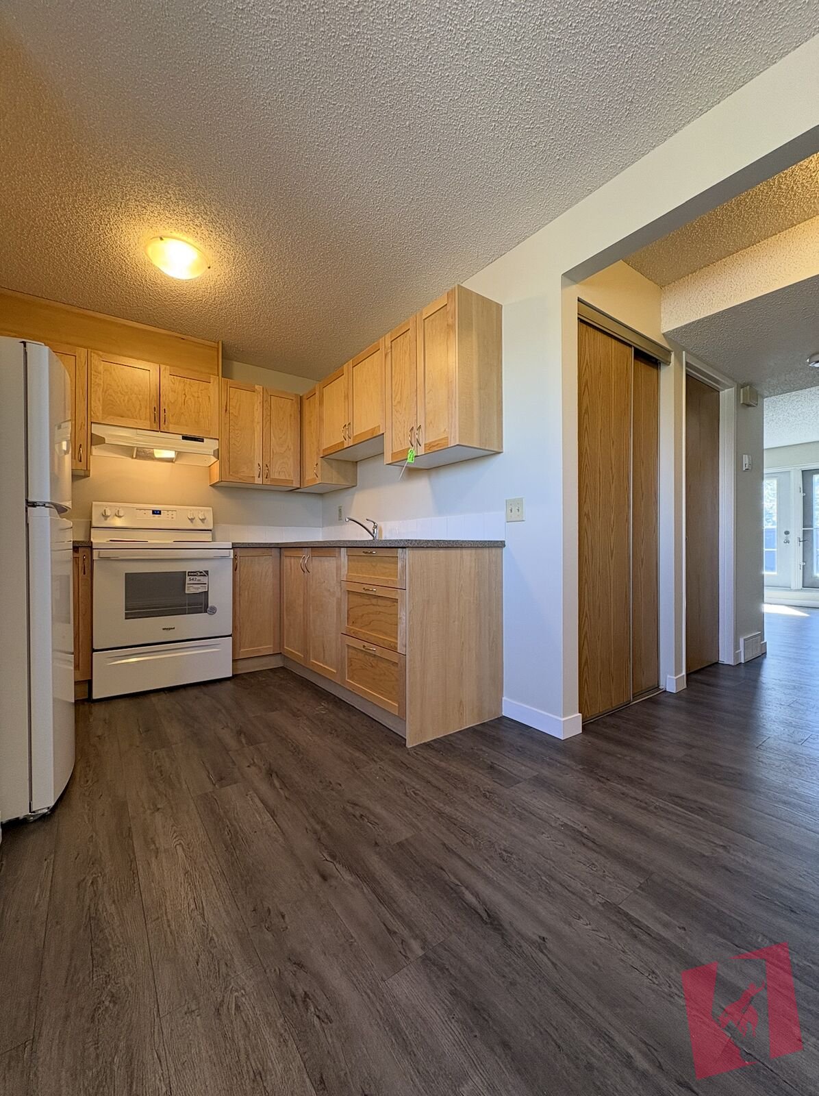 3 BEDROOM IN POPULAR COMPLEX IN MAYLAND HEIGHTS photo 2