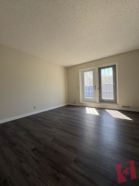 3 BEDROOM IN POPULAR COMPLEX IN MAYLAND HEIGHTS photo 3
