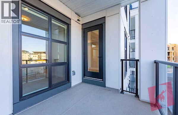 1BR + Den +1 WR Brand New Condo University District photo 2