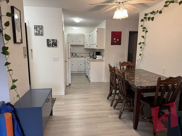 Top Floor, Corner Unit, 2 Bedroom 1 Bathroom photo 2