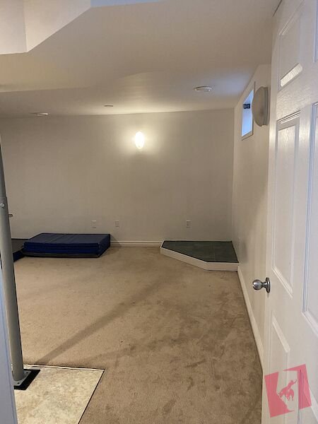 Bright Cozy 2 bedroom Basement Suite