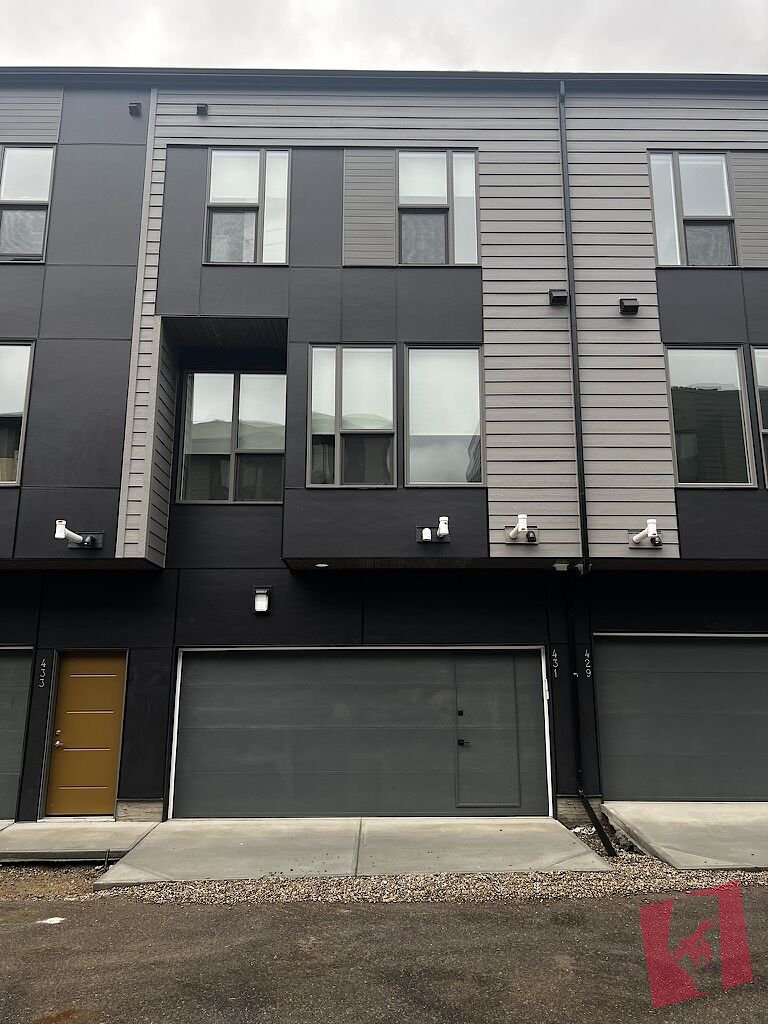 Your Next Home in Crown Park – Elegant 2-Bedroom Townhome