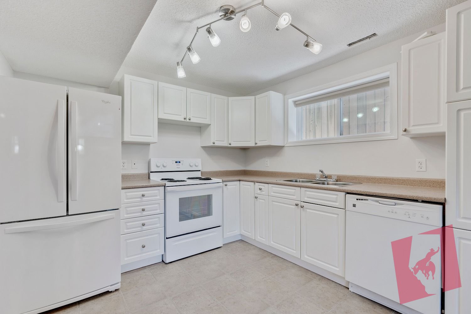 Sep/Oct - Stylish 2 Bedroom Bi-level - Foothills, U of C