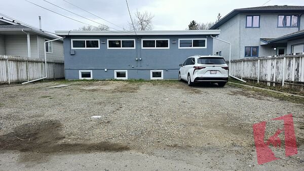 Cozy 2 bedroom unit near Chinook centre photo 2