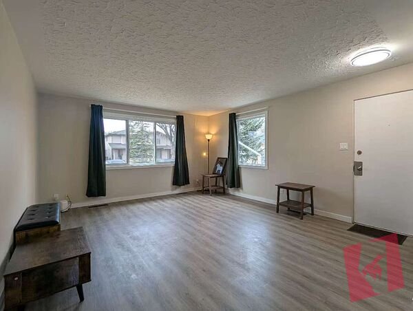 Cozy 2 bedroom unit near Chinook centre photo 3