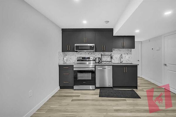 Immaculate Legal Basement Suite In Desirable Cornerstone photo 2