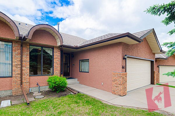 3 Bed/2.5 Bath Walkout Villa in Edgemont! photo 2