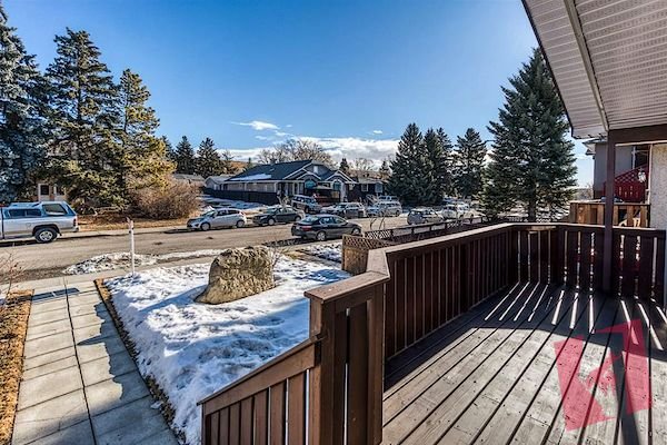 Huge 4 bedroom 3 level split in Montgomery NW photo 2
