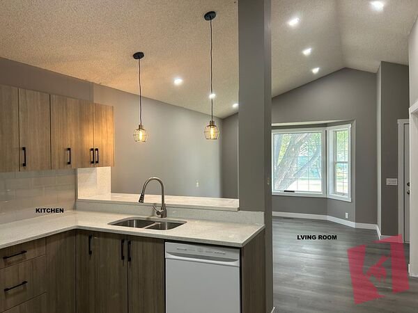 2 bedroom + Den+2 washroom newly renovated next to LRT, school and amenity photo 3