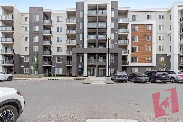 Spacious 3 bedroom condo photo 2