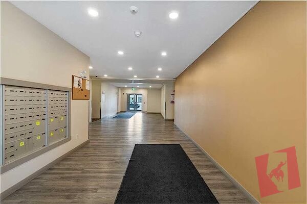 Spacious 3 bedroom condo photo 3